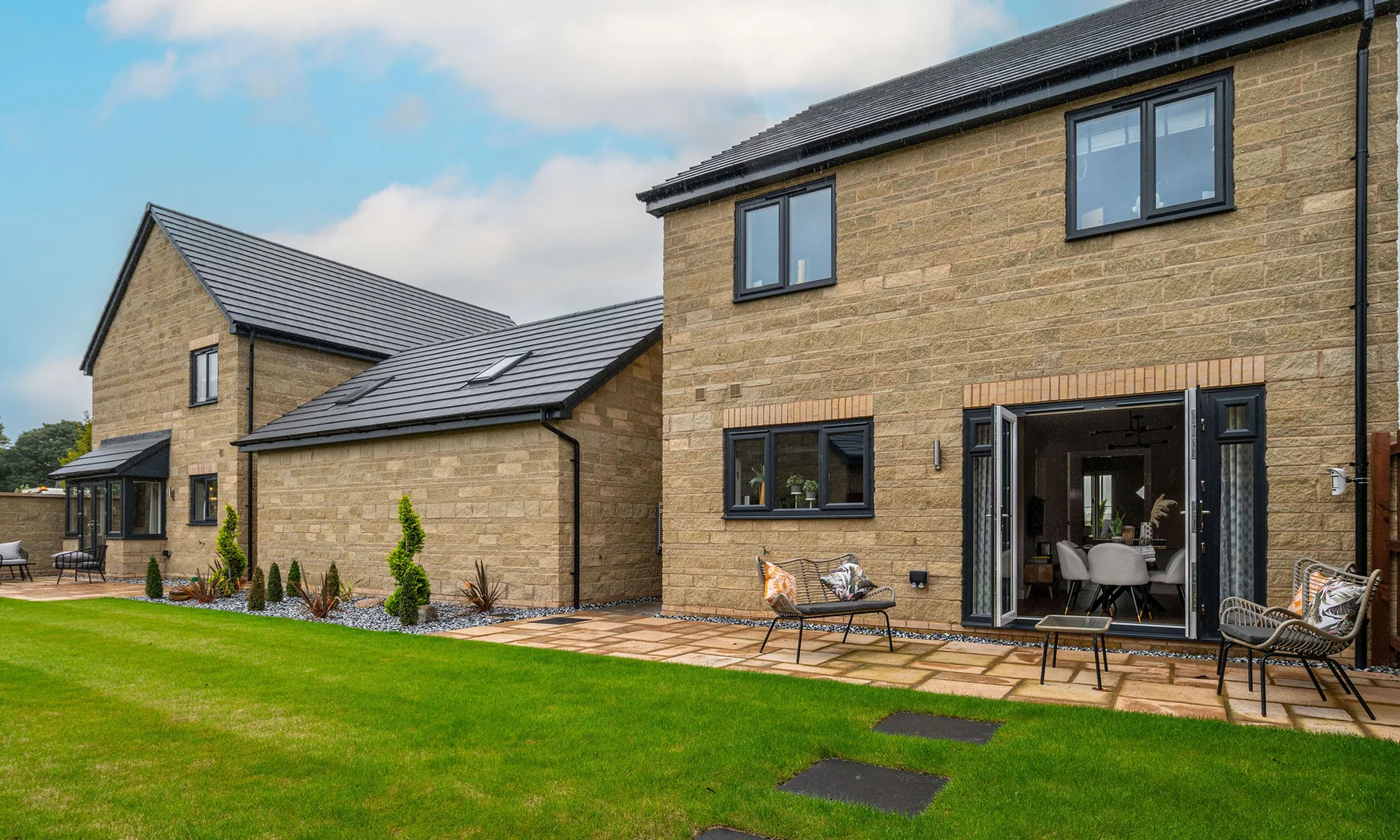 Current Lordship Windows website homepage featuring a contemporary home and prominent quote action